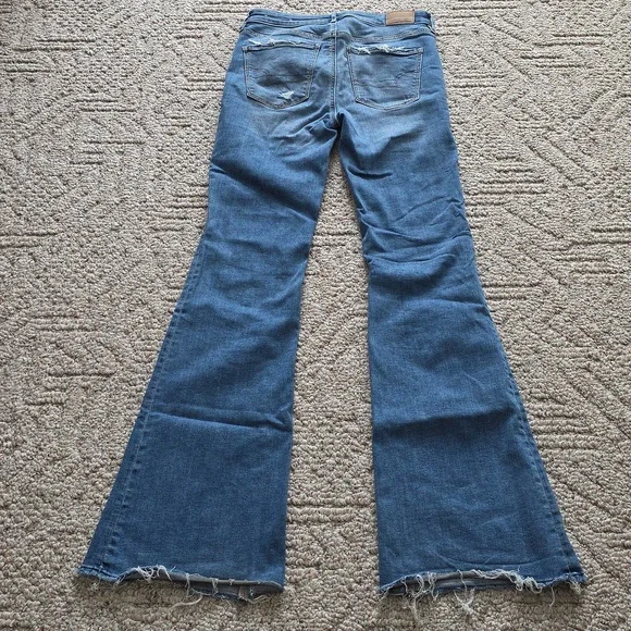 American Eagle Super Hi Rise Flare Jeans Size 2 X-Long Distressed - Picture 6 of 9